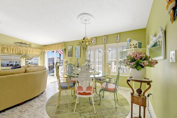 Chandelier, Dining room, Interior, Living room