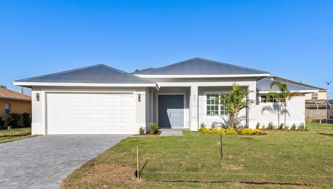 Attached, Exterior, Facade, Ranch