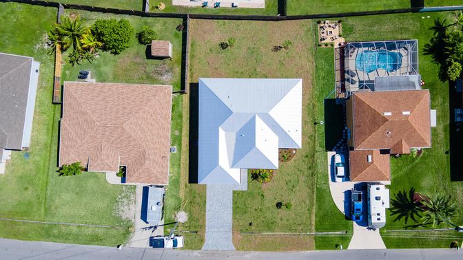 Exterior, Drone