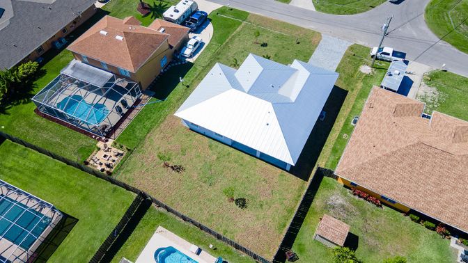 Exterior, Drone