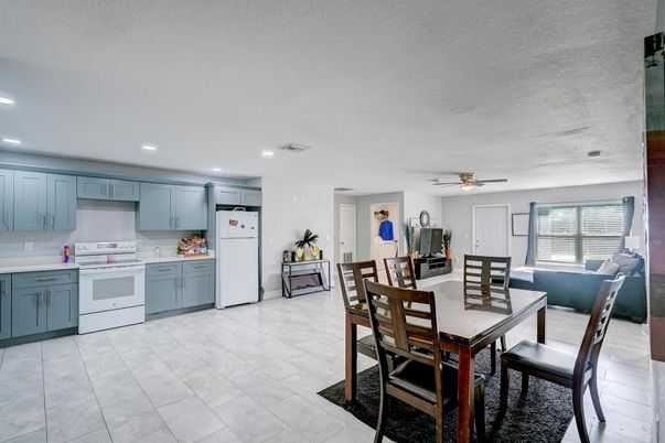 Dining room, Interior, Kitchen, Recessed Lighting