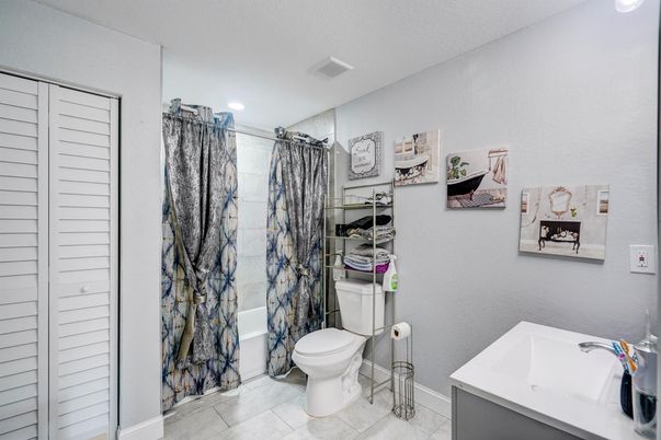 Bathroom, Interior, Recessed Lighting