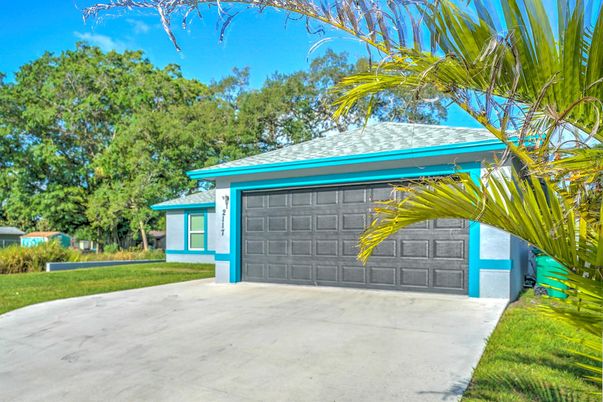 Detached Garage, Exterior