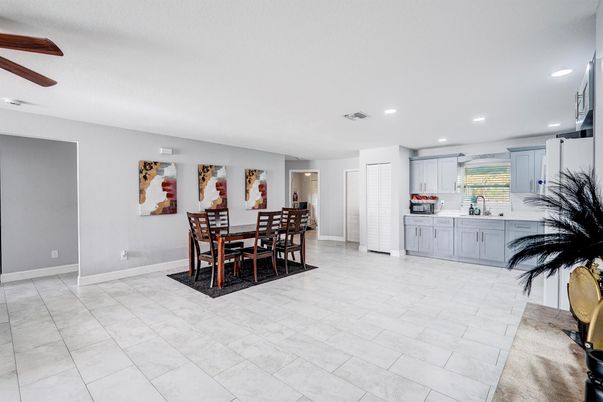 Dining room, Interior, Kitchen, Recessed Lighting