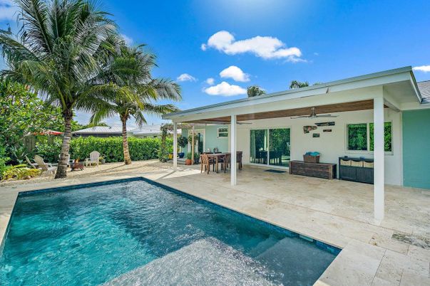 Exterior, Pool