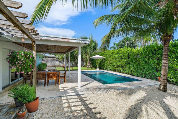 Exterior, Pool