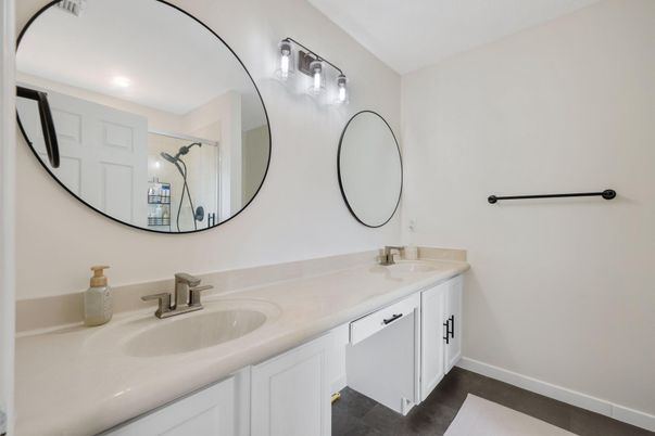 Bathroom, Dual Sink Vanities, Interior, Recessed Lighting