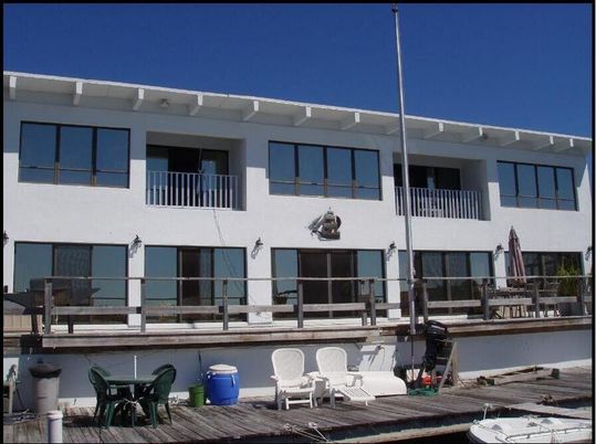 Exterior, Facade, Modern