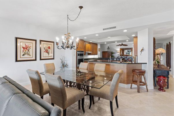 Chandelier, Dining room, Interior, Kitchen, Recessed Lighting, Stainless Steel Appliances