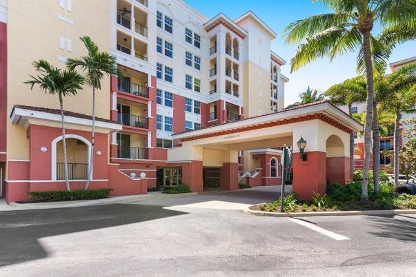 Exterior, Facade, Condo Building