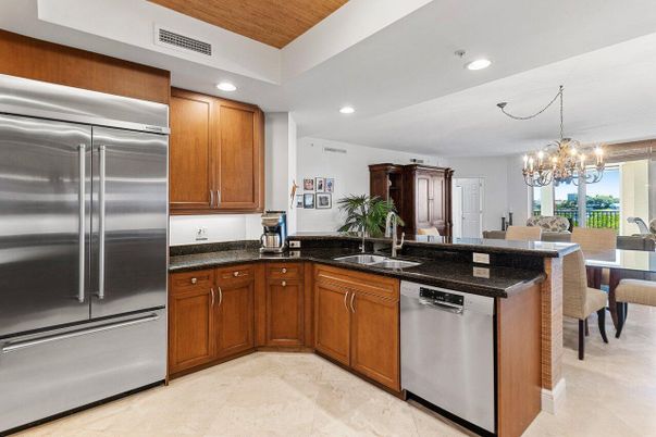 Chandelier, Dining room, Interior, Kitchen, Recessed Lighting, Stainless Steel Appliances