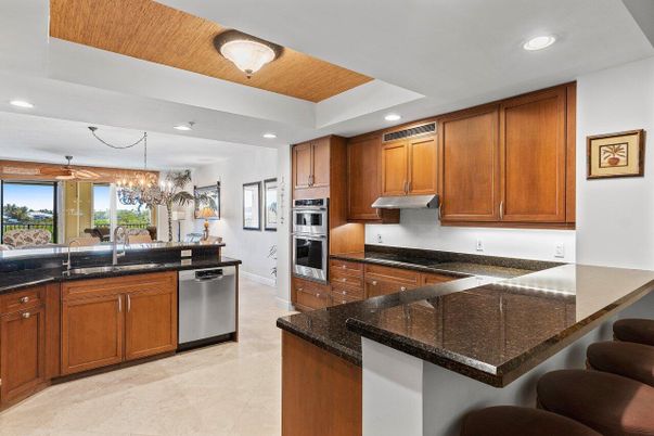 Chandelier, Dining room, Interior, Kitchen, Recessed Lighting, Stainless Steel Appliances, Wooden Ceilings