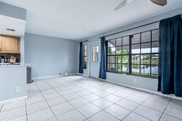 Empty room, Interior