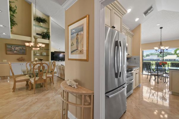 Chandelier, Dining room, Interior, Kitchen, Recessed Lighting, Stainless Steel Appliances