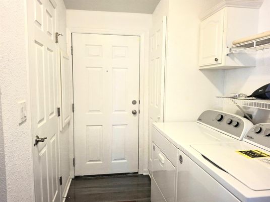 Interior, Washer, Wood Texture Flooring