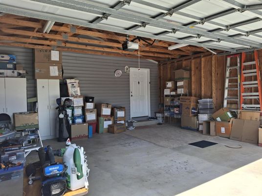 Garage, Interior, Wooden Beams