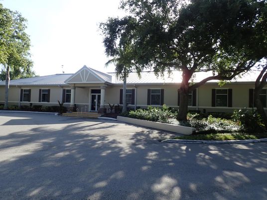 Exterior, Facade, Ranch