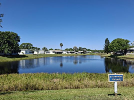 Exterior, Lake