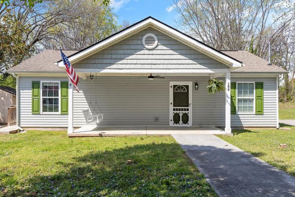 Exterior, Facade, Ranch