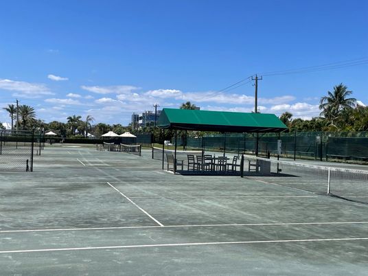 Exterior, Tennis Courts