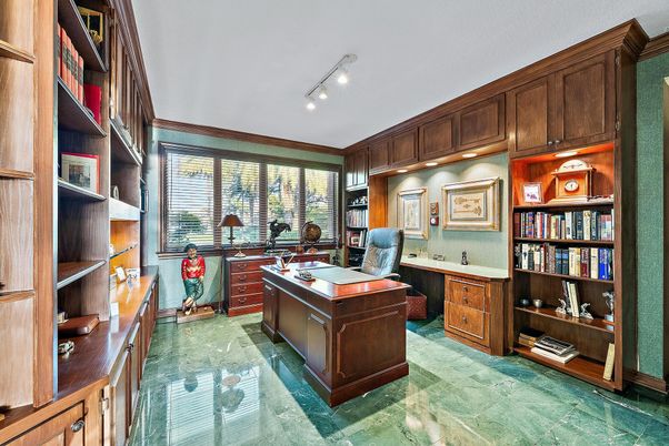 Home Office, Interior