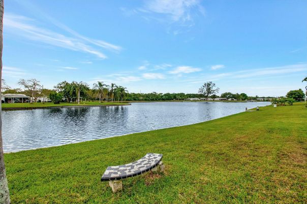 Exterior, Lake