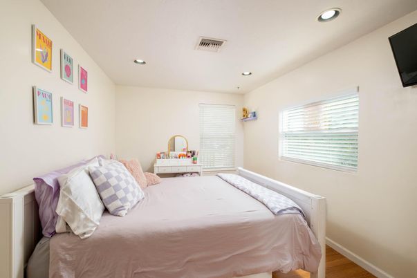 Bedroom, Interior, Recessed Lighting, Wood Texture Flooring