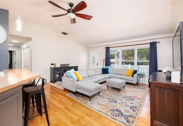 Interior, Living room, Pendant Lights, Recessed Lighting, Wood Texture Flooring
