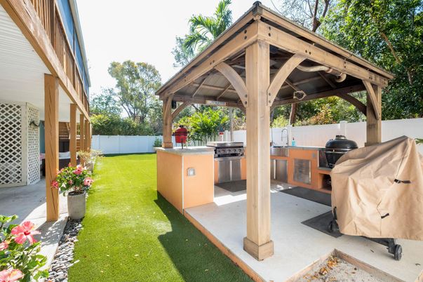 Backyard, Exterior