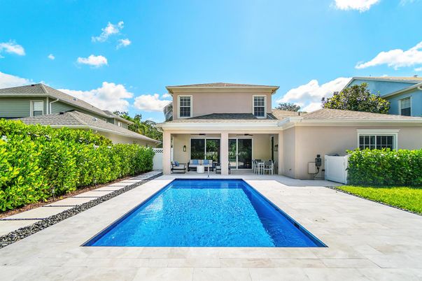 Exterior, Pool