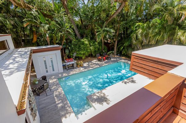 Exterior, Pool