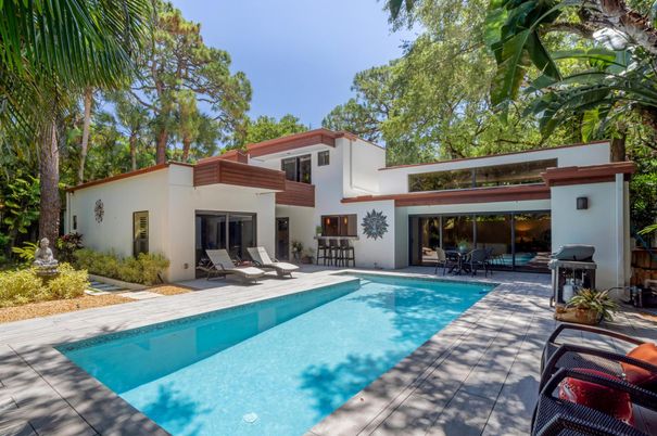 Exterior, Pool