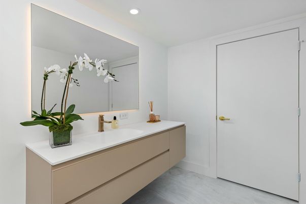 Bathroom, Interior, Recessed Lighting
