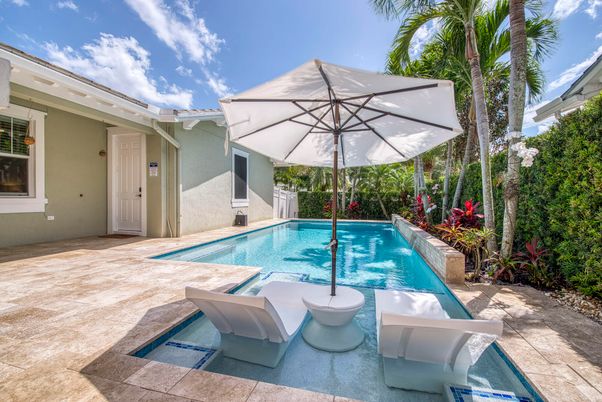 Exterior, Pool