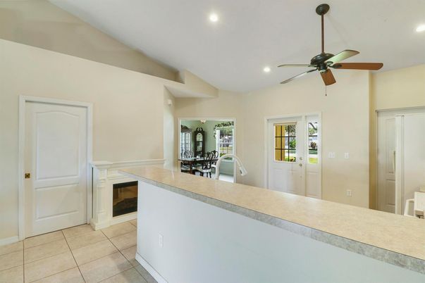 Fireplace, Interior, Kitchen, Recessed Lighting