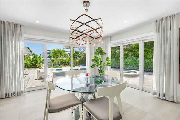 Dining room, Interior, Pendant Lights, Recessed Lighting