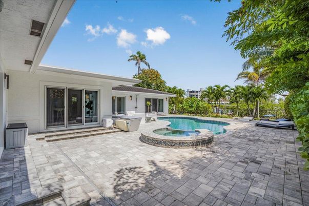 Exterior, Hot Tub, Pool