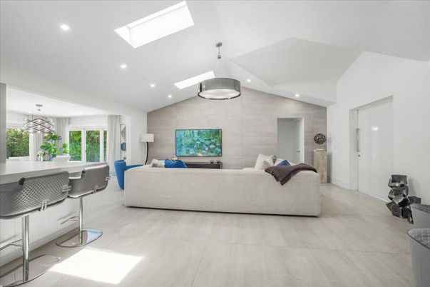 Interior, Living room, Pendant Lights, Recessed Lighting