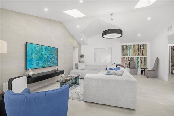 Interior, Living room, Pendant Lights, Recessed Lighting