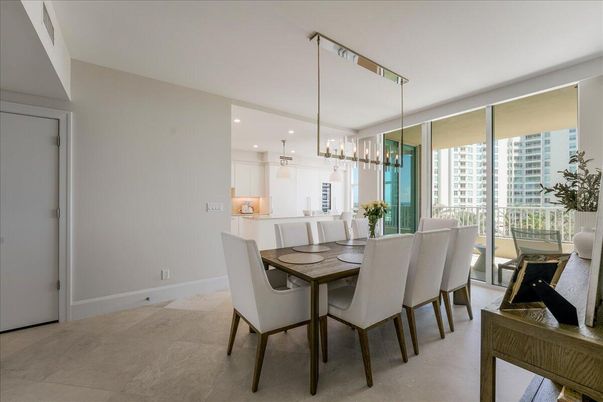 Dining room, Interior, Kitchen, Pendant Lights, Recessed Lighting