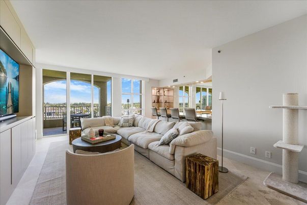 Dining room, Interior, Living room, Pendant Lights, Recessed Lighting