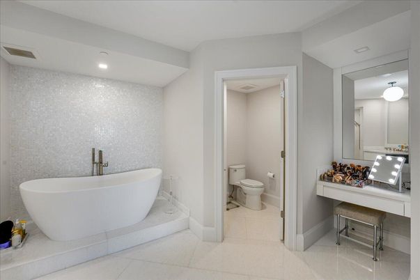 Bathroom, Free Standing Baths, Interior, Recessed Lighting