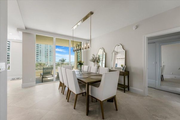 Dining room, Interior, Pendant Lights, Recessed Lighting