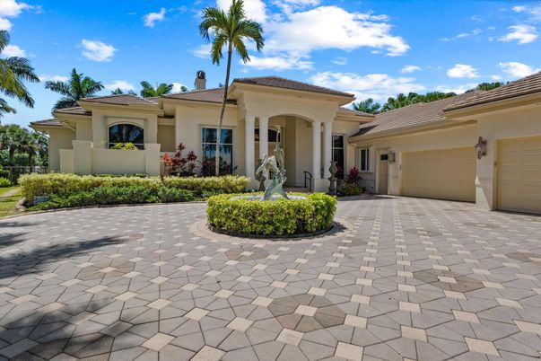 Attached, Exterior, Facade, Mediterranean