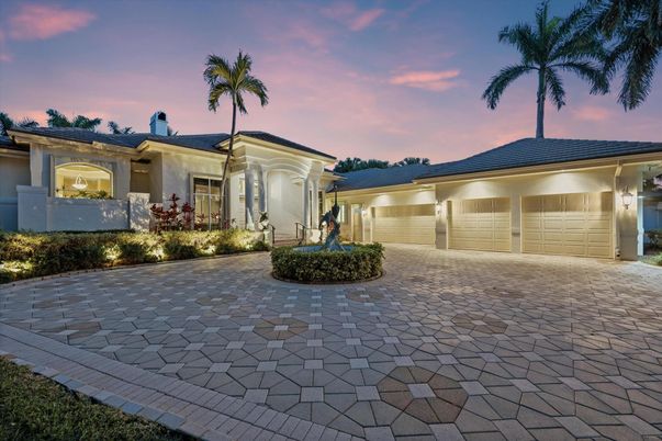 Attached, Exterior, Facade, Ranch