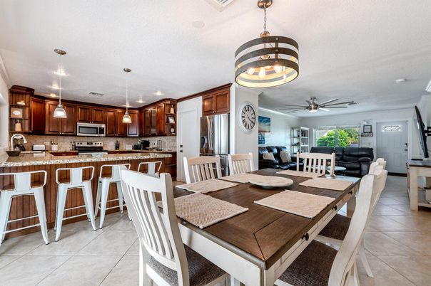 Dining room, Interior, Kitchen, Living room, Pendant Lights, Recessed Lighting, Stainless Steel Appliances