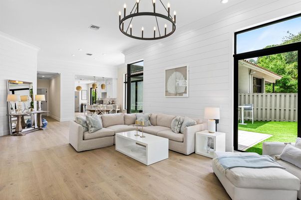 Chandelier, Dining room, Interior, Living room, Pendant Lights, Recessed Lighting, Wood Texture Flooring