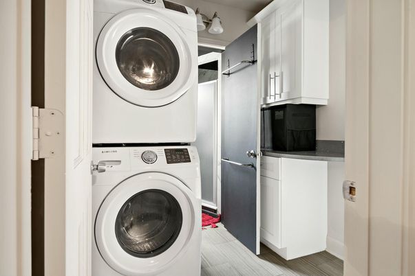 Interior, Utility Closets, Washer, Wood Texture Flooring