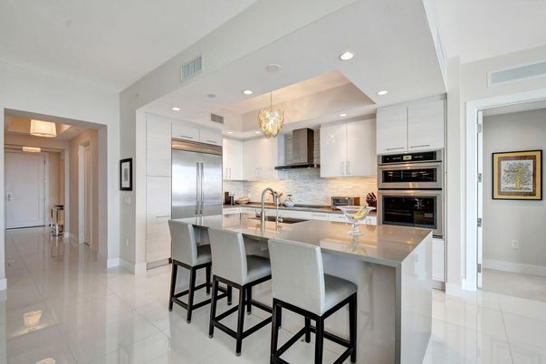 Chandelier, Interior, Kitchen, Recessed Lighting, Stainless Steel Appliances