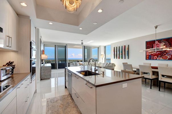 Chandelier, Dining room, Interior, Kitchen, Recessed Lighting, Stainless Steel Appliances